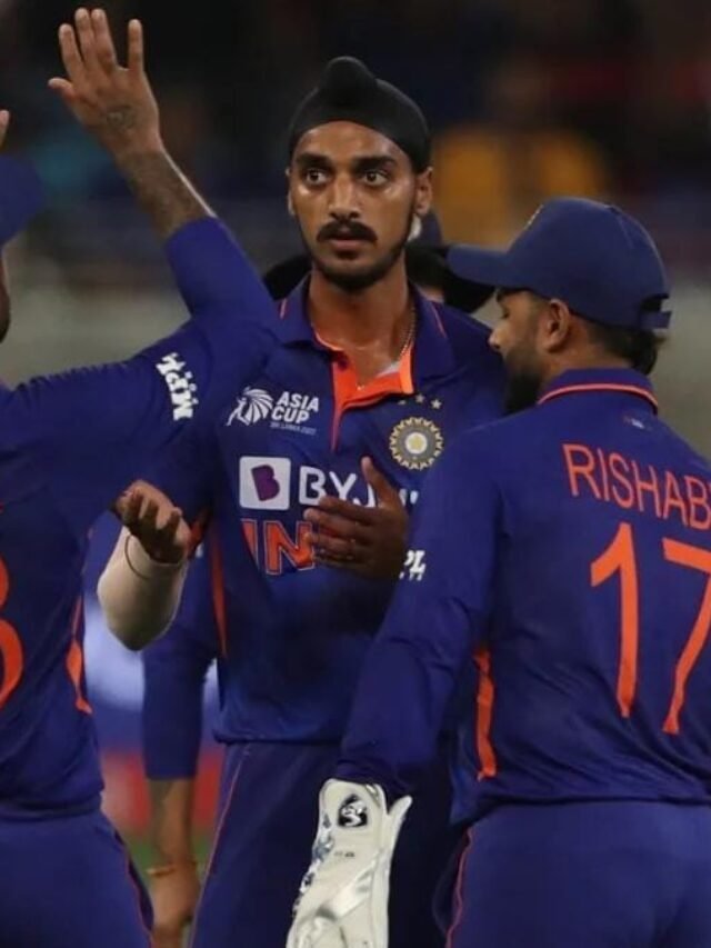 Arshdeep Singh Catch Ind Vs Pak: कैच ने हरवाया पाकिस्तान से मैच? अर्शदीप सिंह के बचाव में आए कोहली-हरभजन समेत कई दिग्गज https://www.aajtak.in/sports/cricket/story/arshdeep-singh-drop-catch-criticism-virat-kohli-harbhajan-singh-support-ind-vs-pak-asia-cup-2022-tspo-1531483-2022-09-05