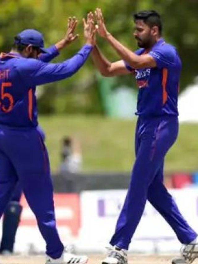 बीमार होने की वजह से फास्ट बॉलर आवेश खान एशिया कप से बाहर, दीपक चाहर टीम में शामिल